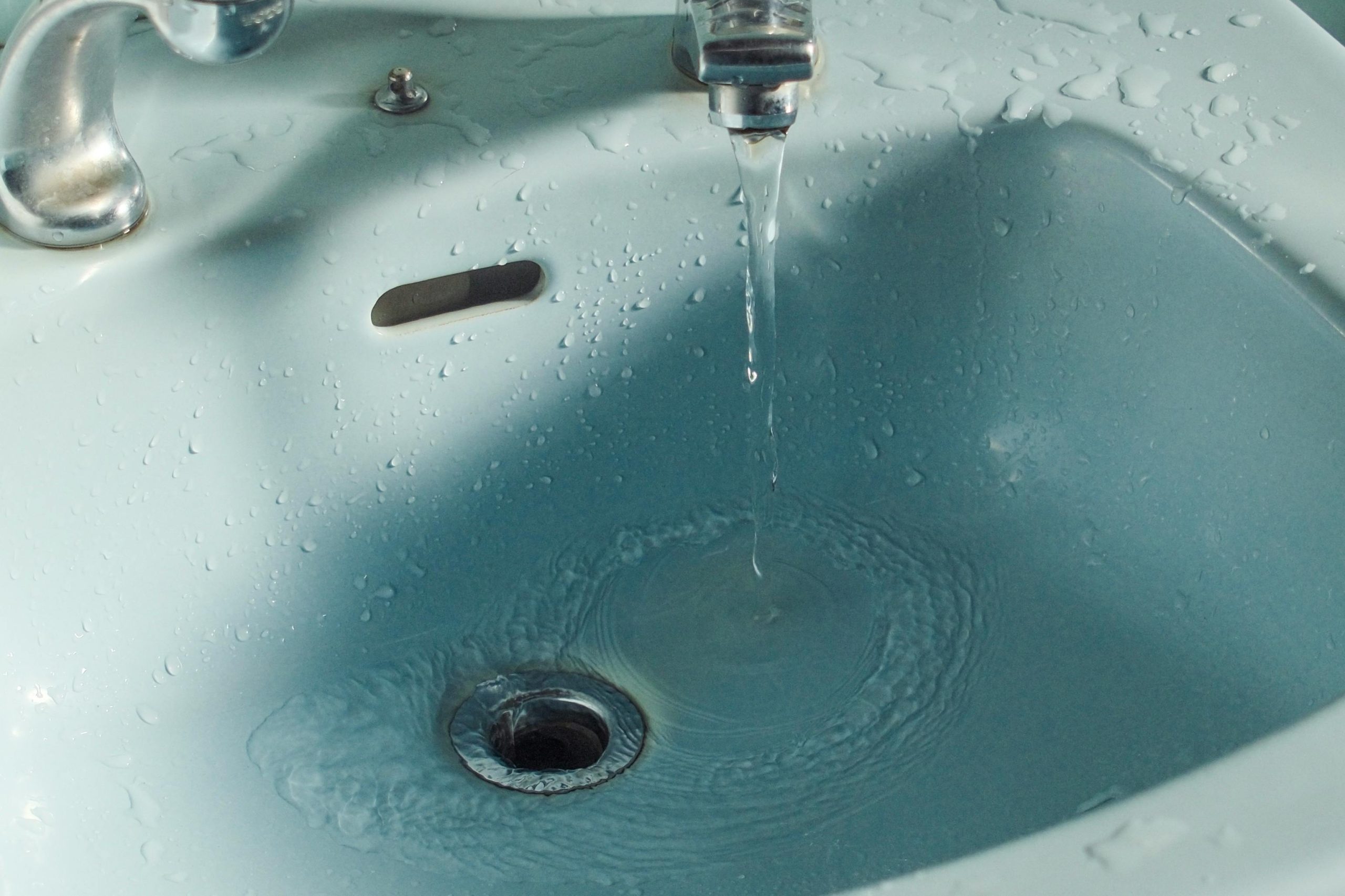 Solution naturelle pour déboucher un évier
