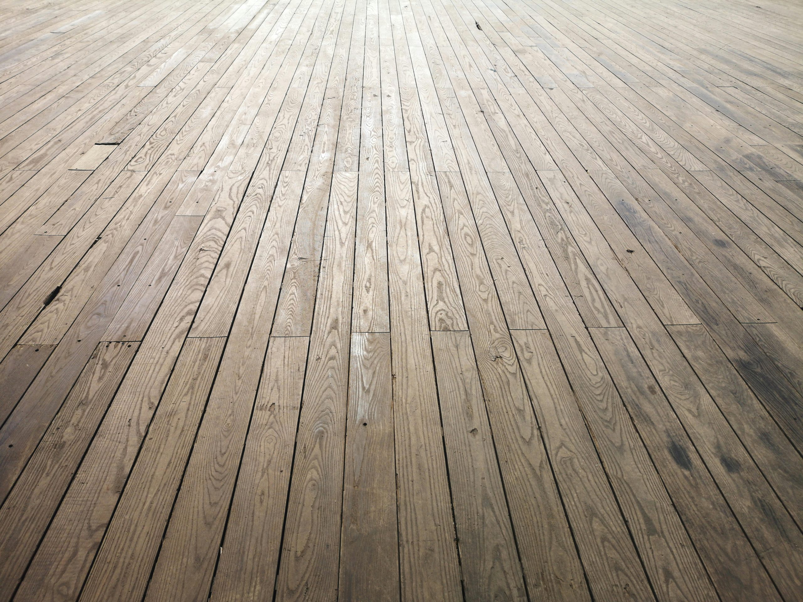 Guide complet du ragréage sur plancher bois