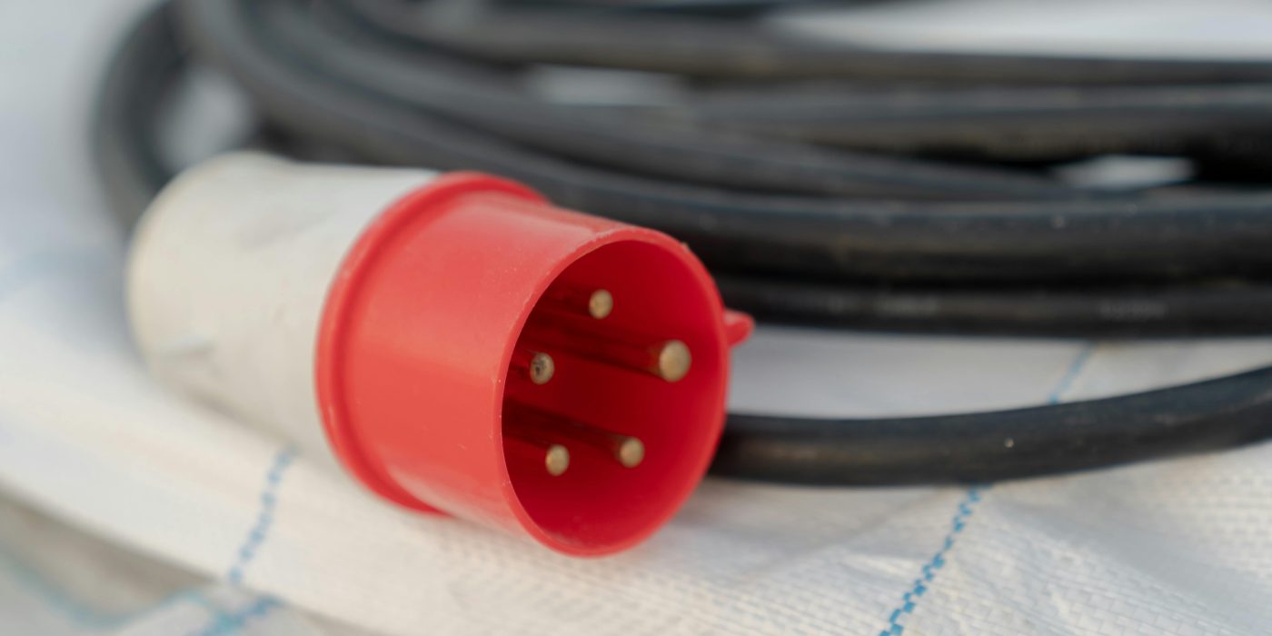Comment rallonger correctement un câble électrique ?