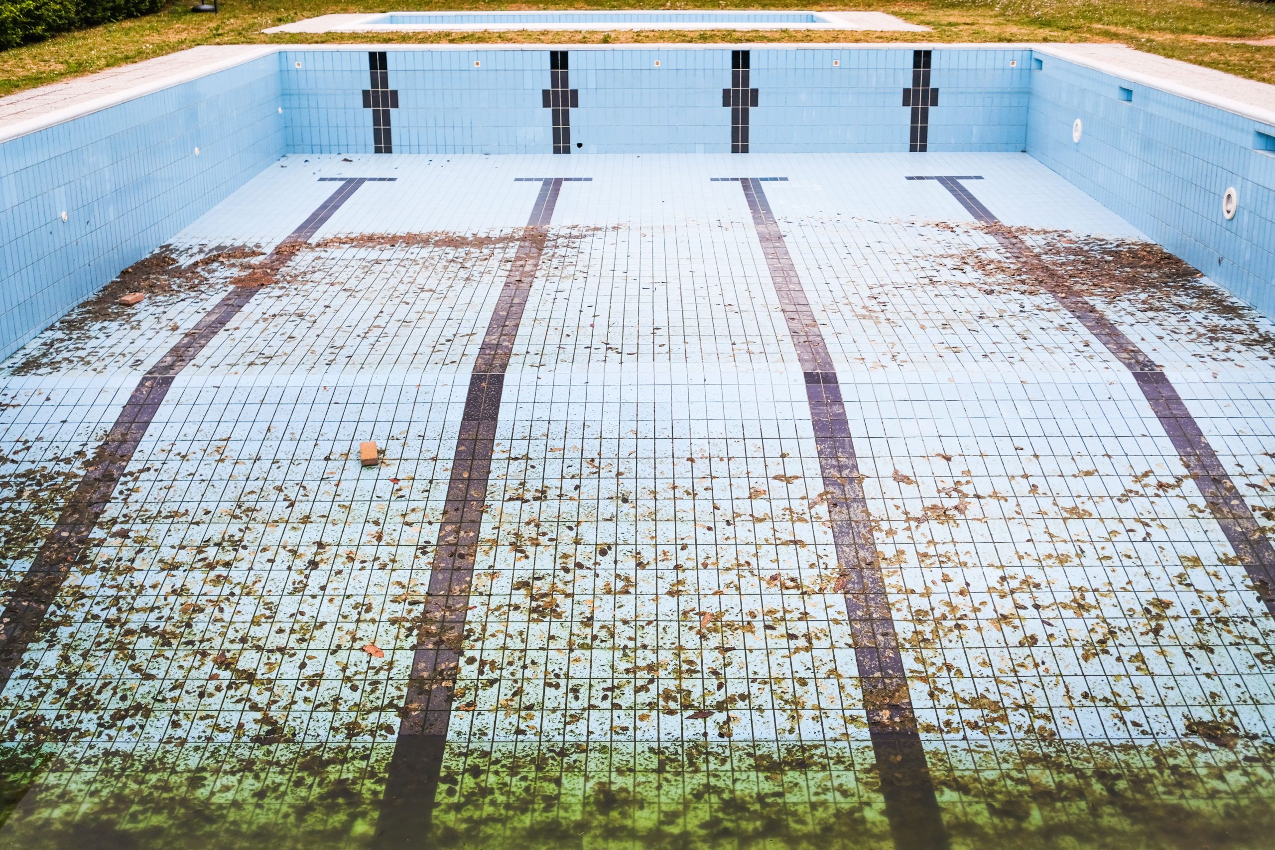Pompe piscine en panne : eau à maintenir