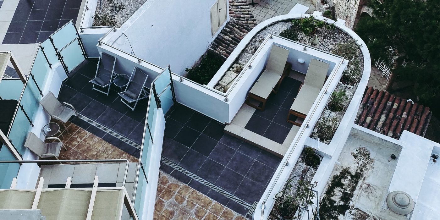 Terrasse en résine : quels avantages et inconvénients réels ?