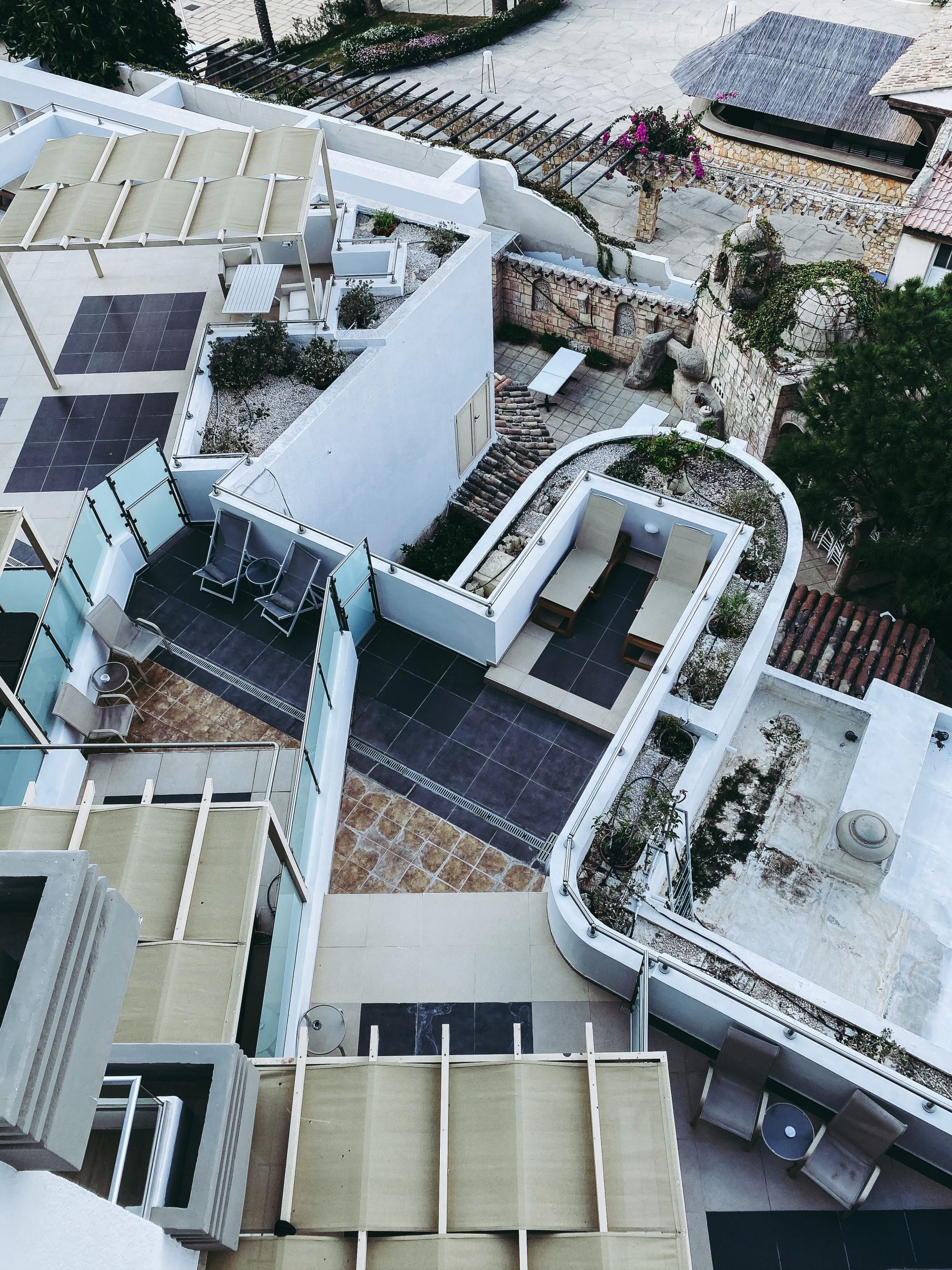 Terrasse en résine avantages inconvénients