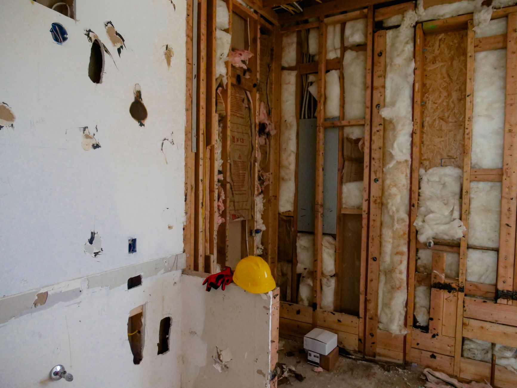 Intérieur en travaux de rénovation avant isolation