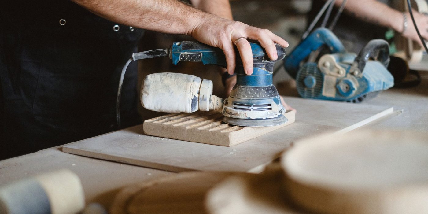 Choisissez le bon grain pour poncer votre bois
