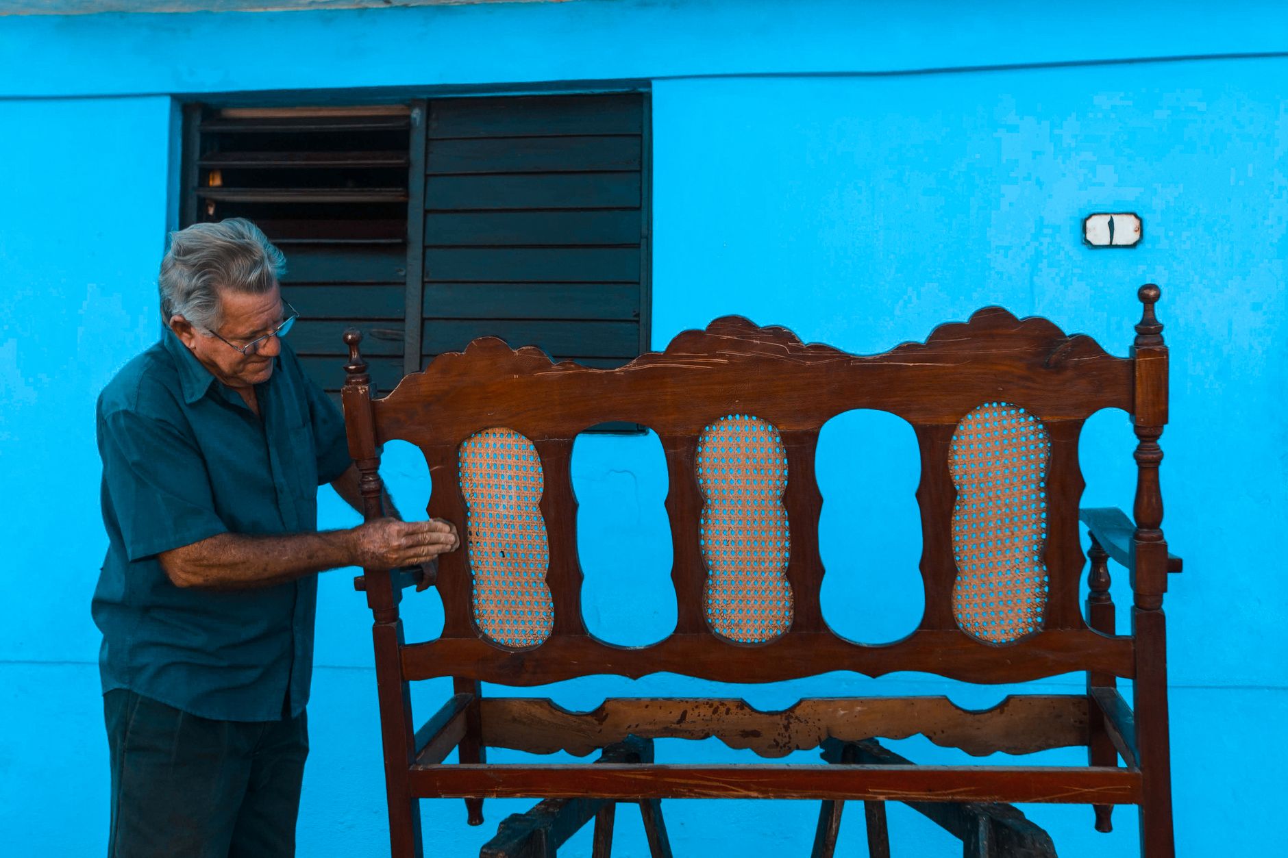 Restauration d'un banc en bois ancien