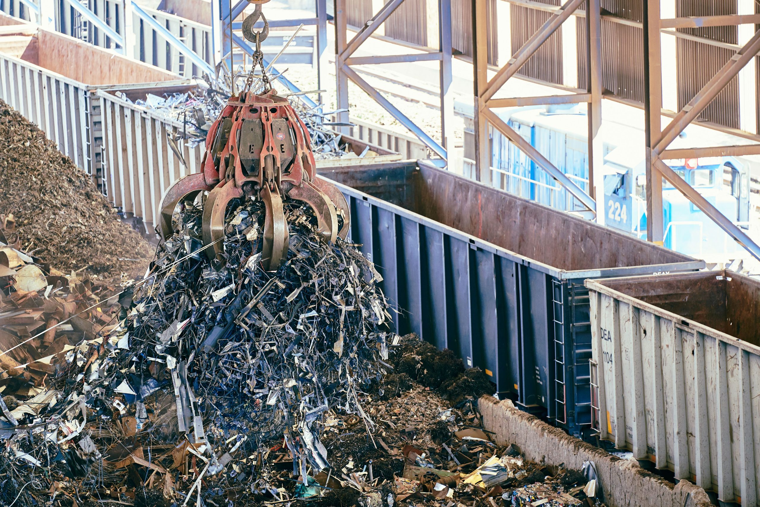 Tri de déchets dangereux avant dépôt en déchèterie