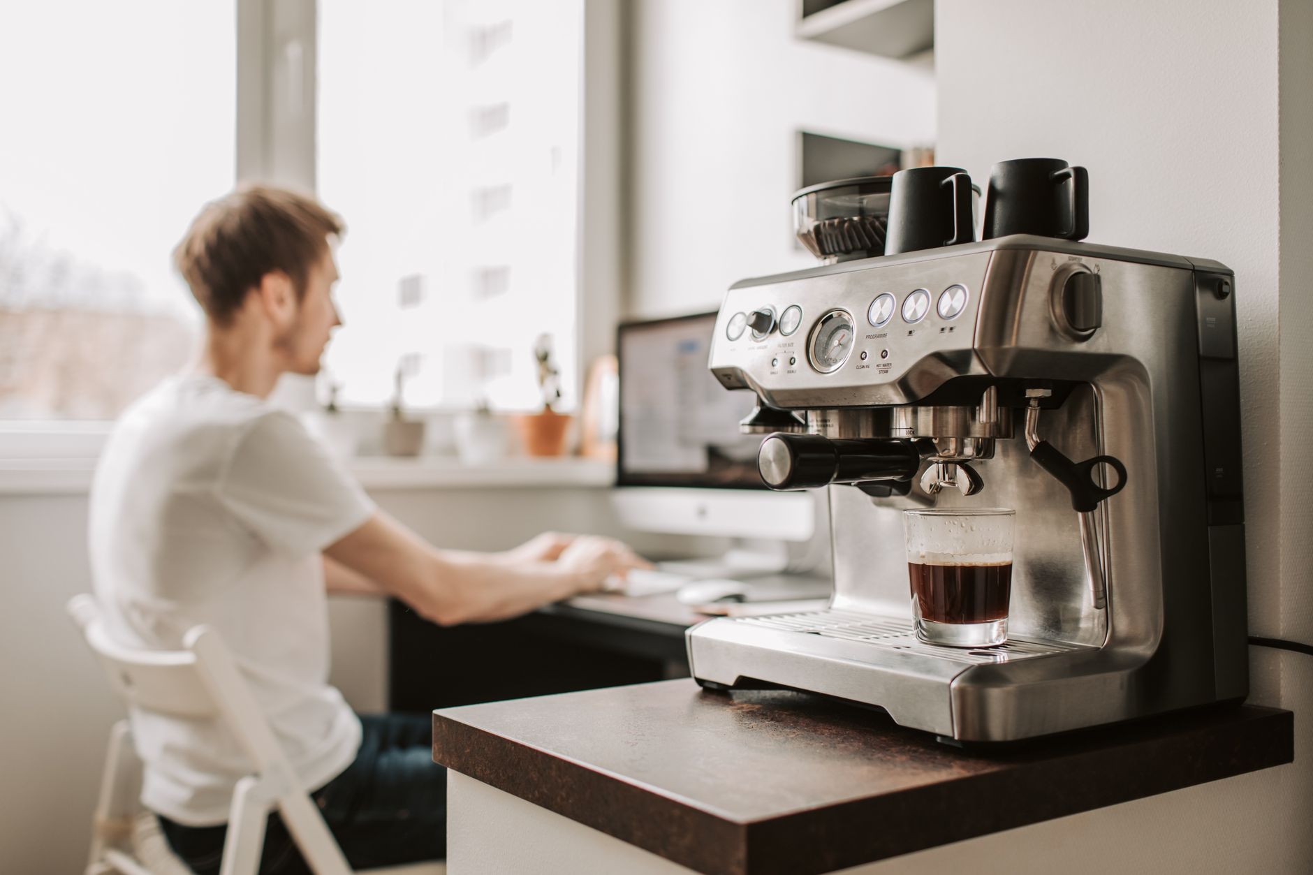Cafetière posée près d