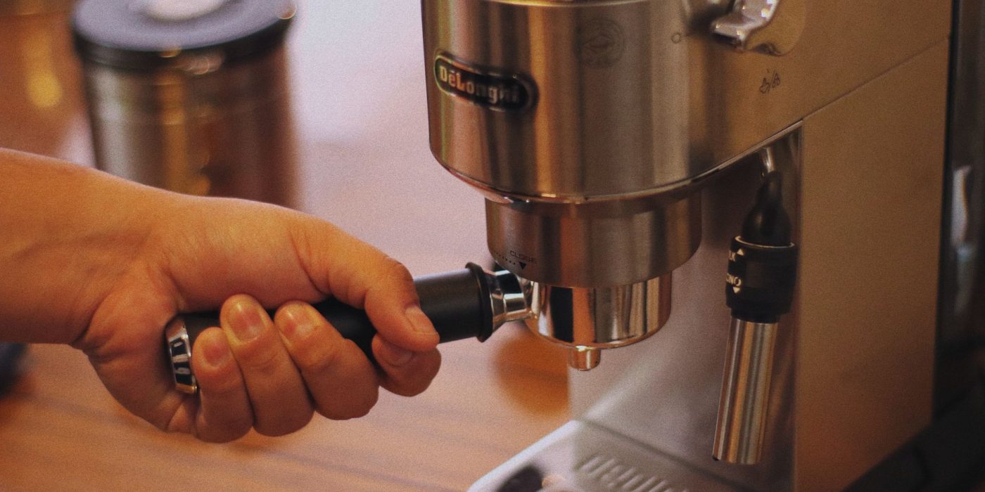 Machine à café Philips : que faire si 3 voyants clignotent ?
