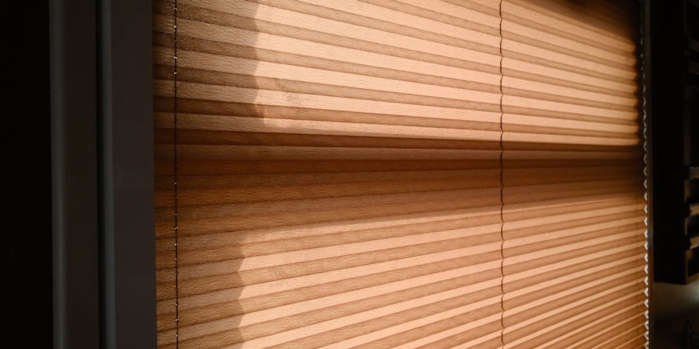 Quel store choisir pour une fenêtre demi-lune ?